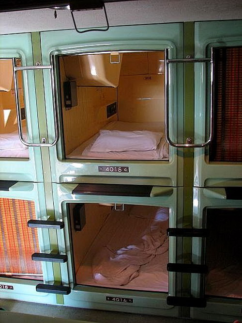 capsule_hotel_03