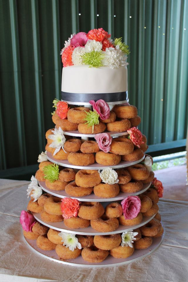 DONUTWEDCAKE1