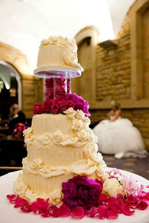 Diva-Cakes-and-Red-Floral-unique-wedding-cake-1