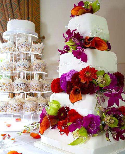 Diva-Cakes-and-Red-Floral-unique-wedding-cake-3