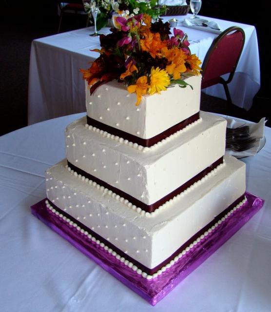 cakepicturegallery.com-d-13803-2-Three tier square white wedding cake with fresh flowers on top