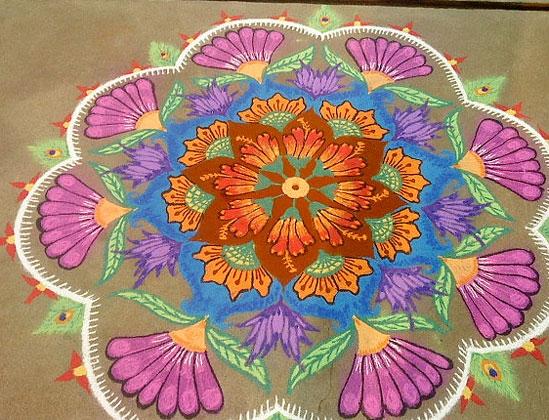 rangoli-with-flower-patte