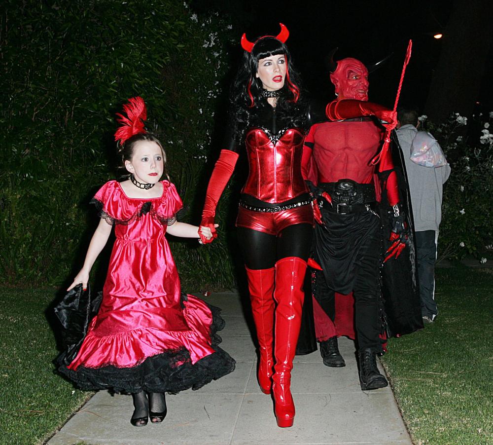 devil halloween costume.