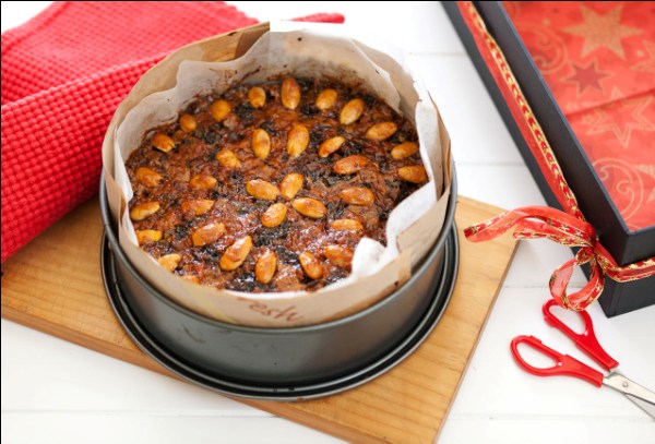 Foodlovers website recipes, Helen Jackson, Christmas baking and summer food. Christmas cake. Photos by Carolyn Robertson