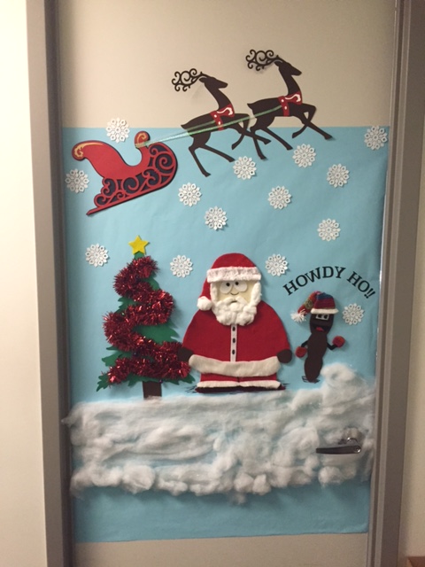 DIY Door Decoration For Christmas - Cathy