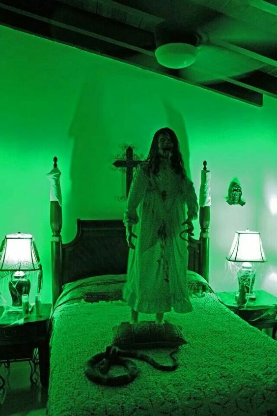 22-halloween-bedroom-ideas-cathy